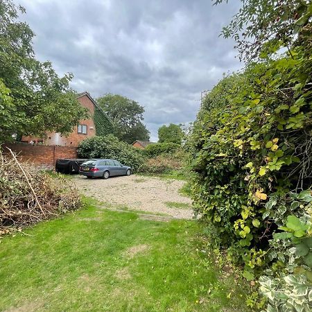 Perfect For Large Family & Friends, Free Parking, Games Villa Reading Exterior photo