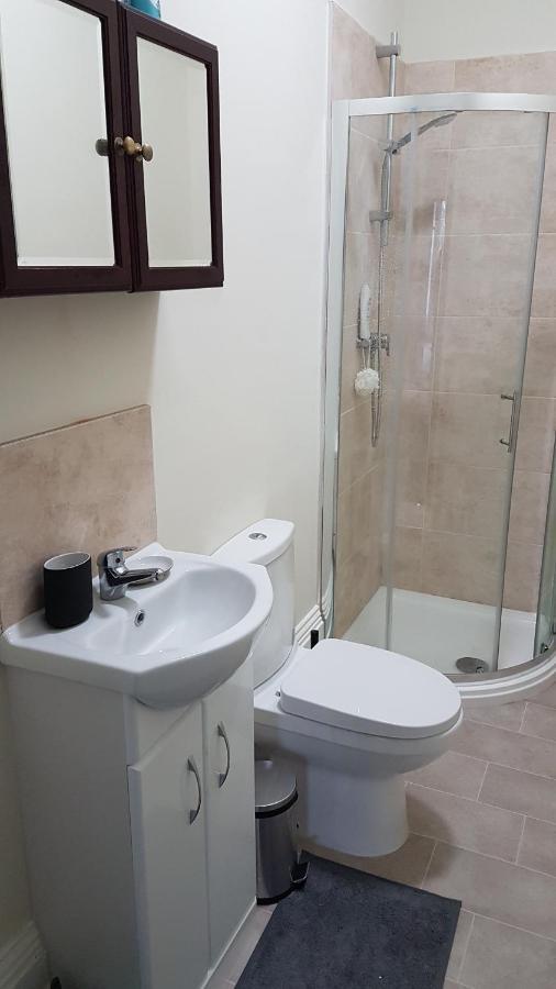 Perfect For Large Family & Friends, Free Parking, Games Villa Reading Exterior photo