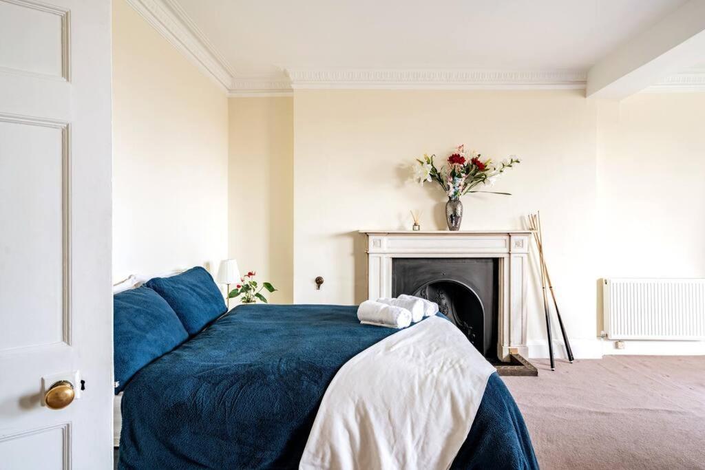 Perfect For Large Family & Friends, Free Parking, Games Villa Reading Exterior photo
