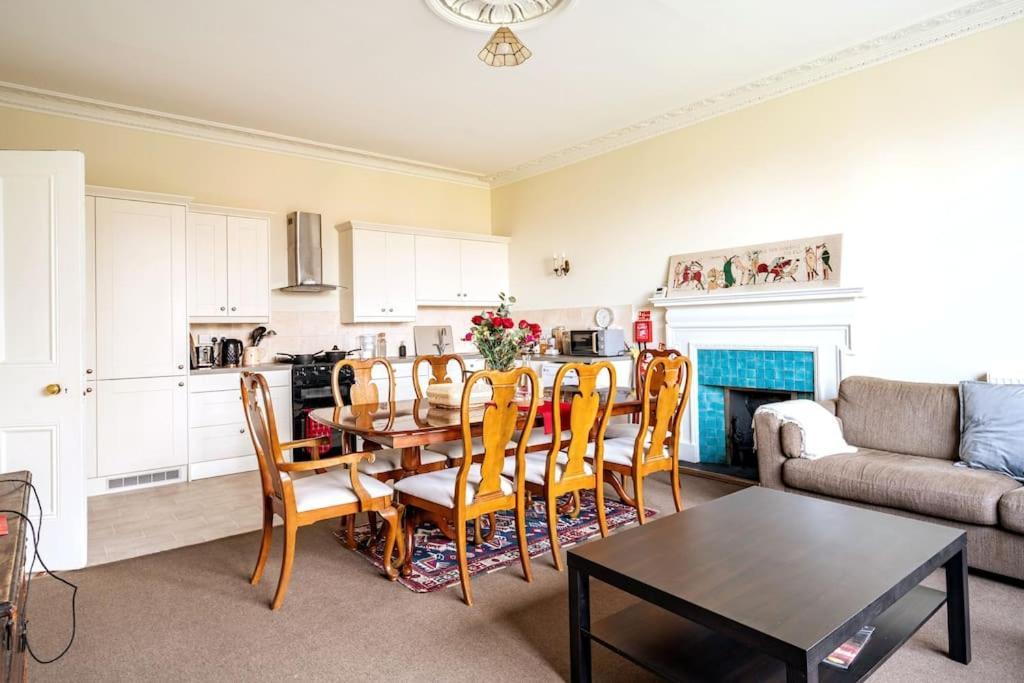 Perfect For Large Family & Friends, Free Parking, Games Villa Reading Exterior photo