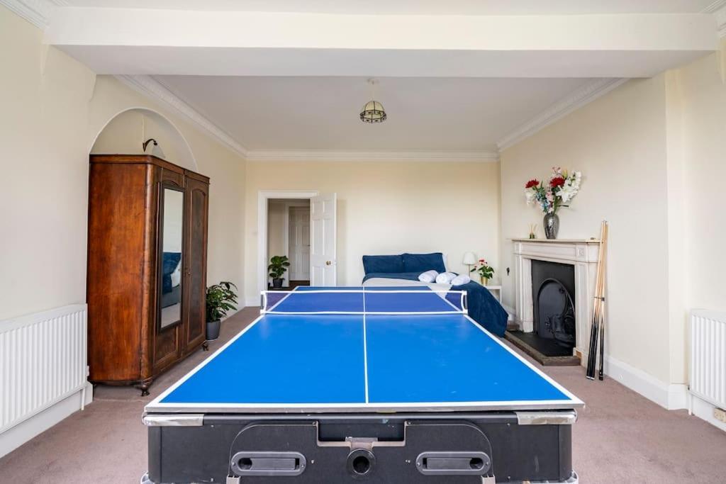 Perfect For Large Family & Friends, Free Parking, Games Villa Reading Exterior photo