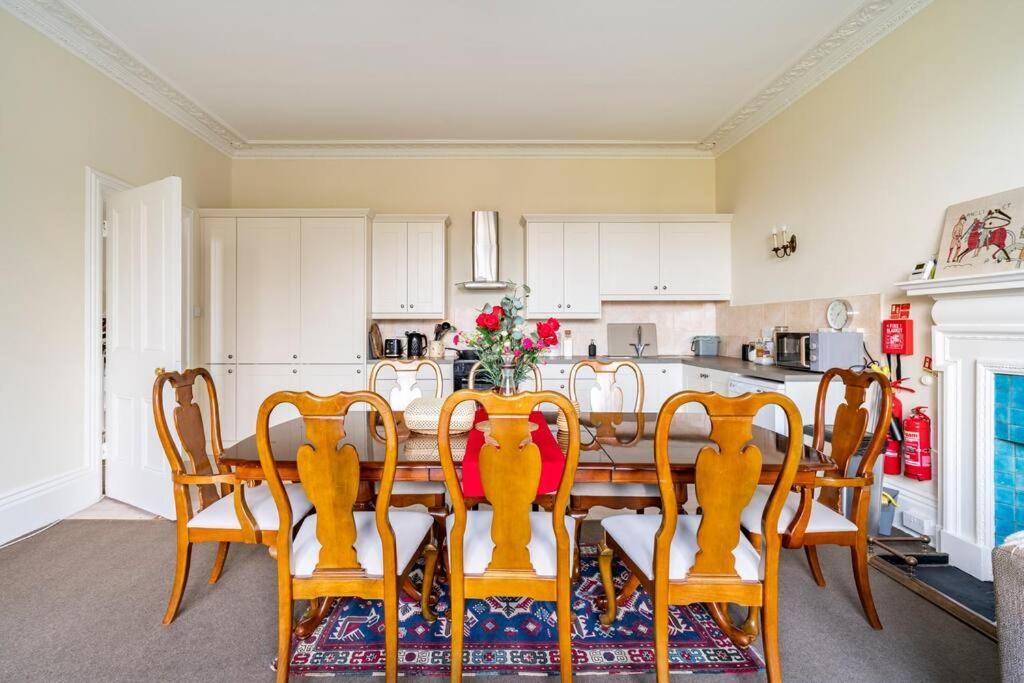 Perfect For Large Family & Friends, Free Parking, Games Villa Reading Exterior photo